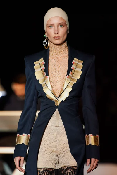 Look 10